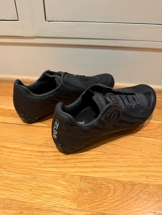 Athletic_Shoes